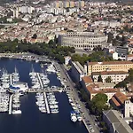 Sara * Pula